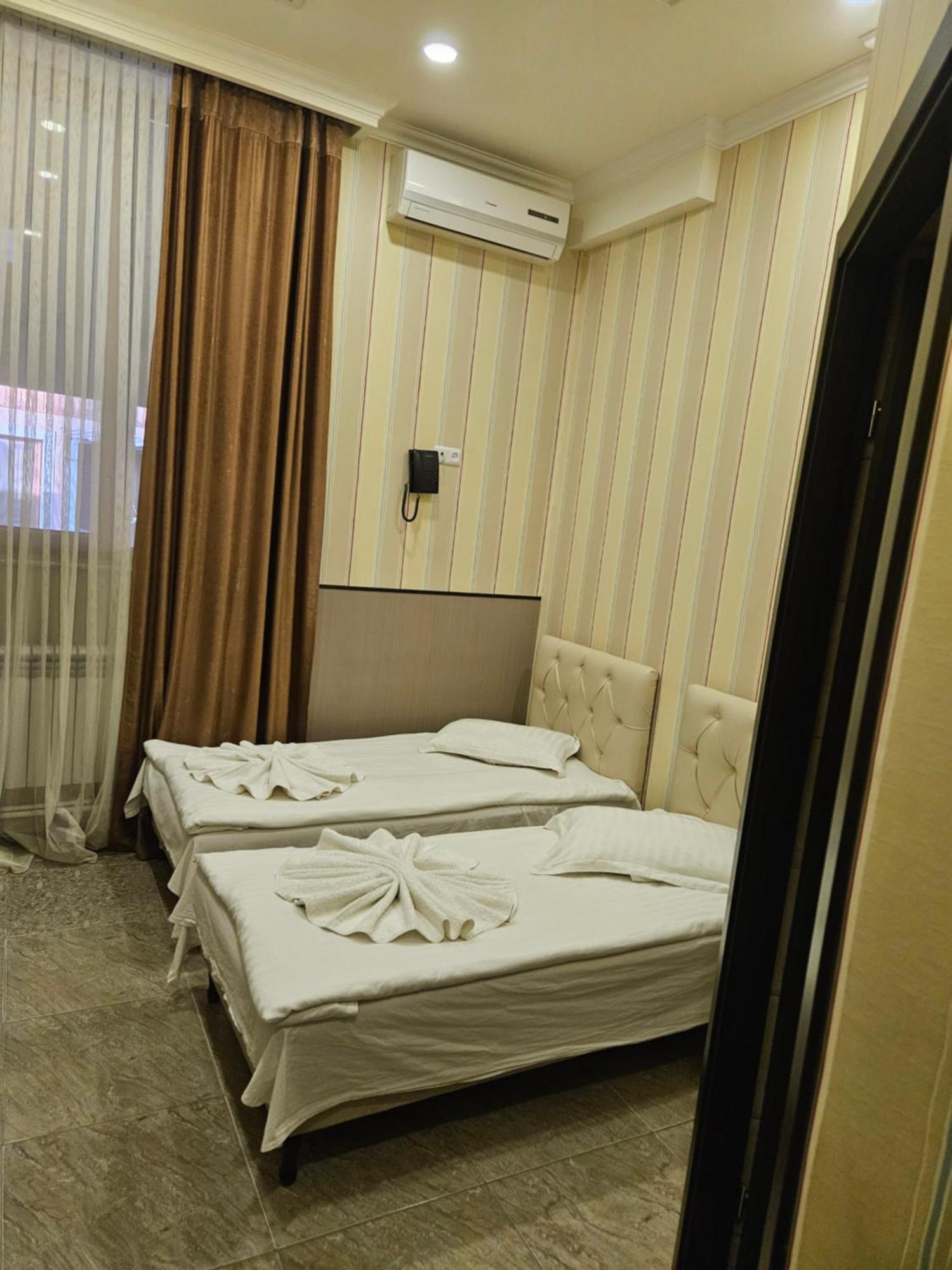 Eridana Hotel Erivan Exterior foto
