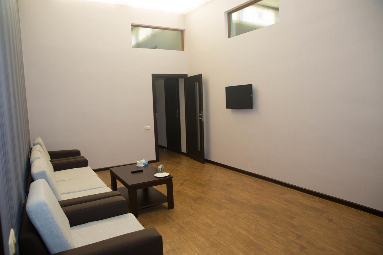 Eridana Hotel Erivan Exterior foto